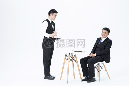 专业服务提升品酒体验 服务与摄影的双重艺术